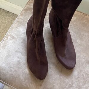 Donald J Pliner genuine leather brown suede boots.